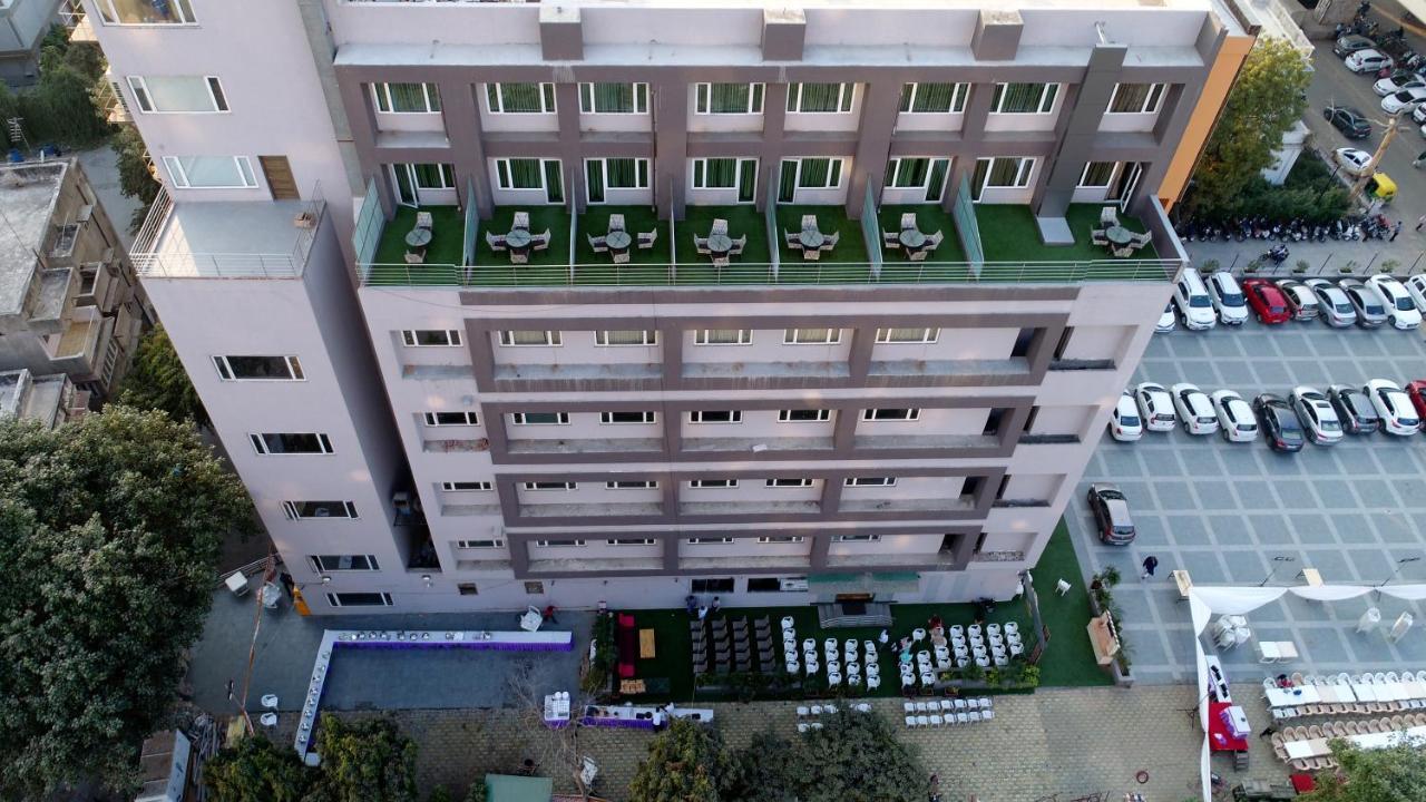 Apricot Hotel , Ahmedabad Esterno foto