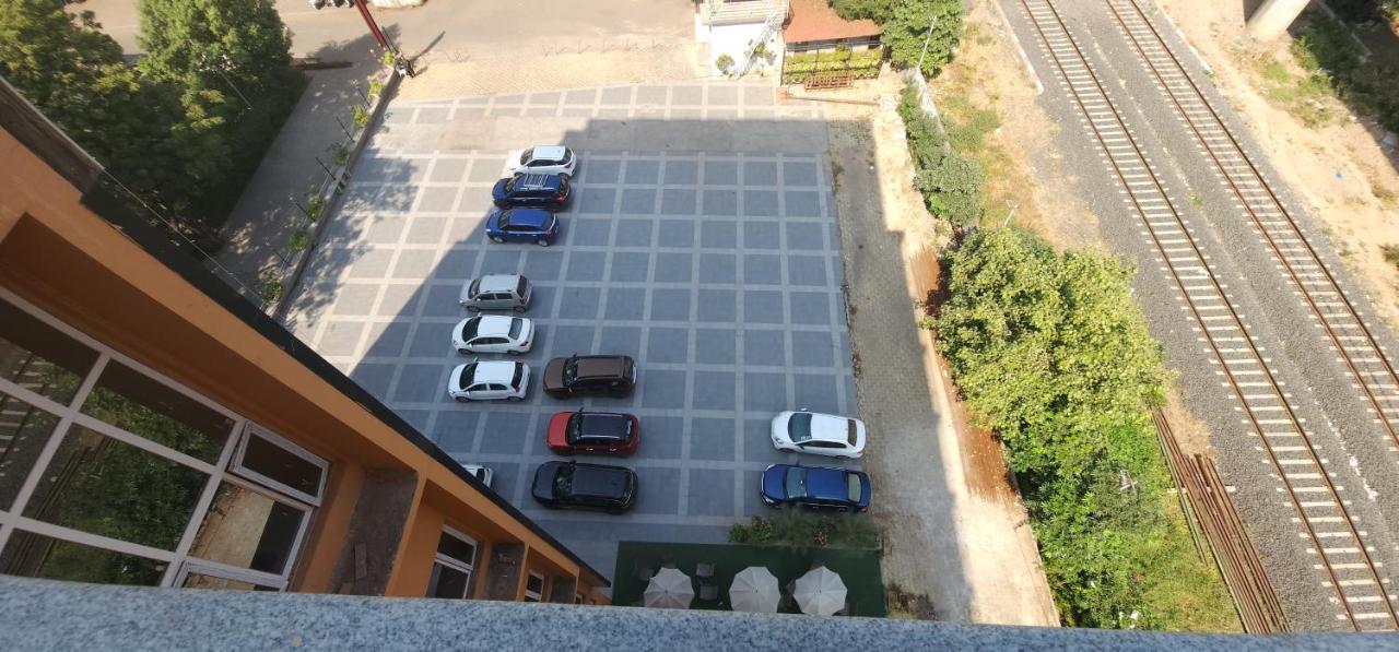 Apricot Hotel , Ahmedabad Esterno foto