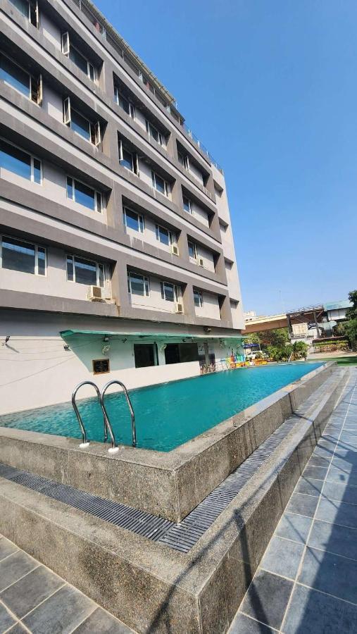 Apricot Hotel , Ahmedabad Esterno foto